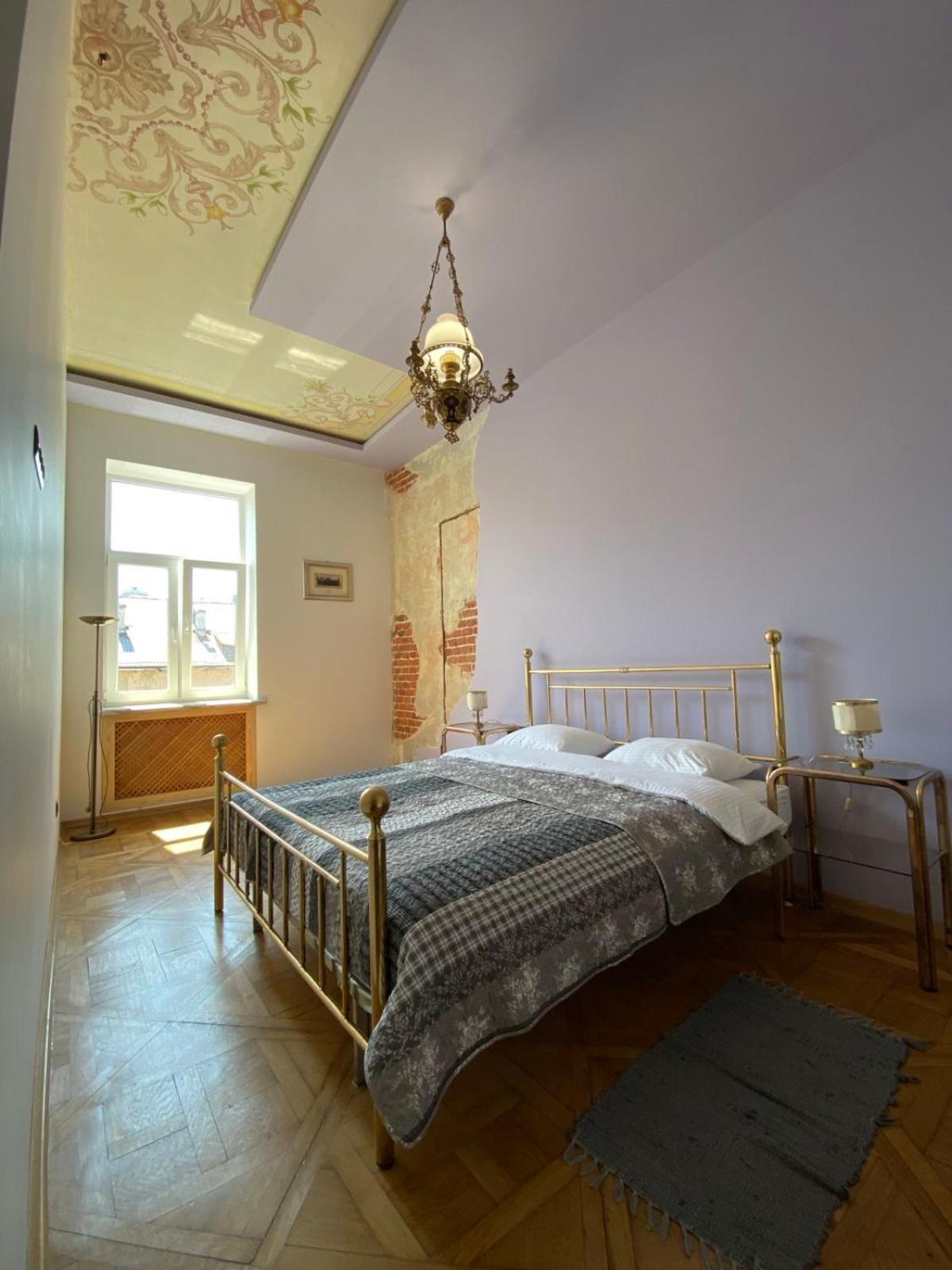 3 Bedrooms Apartment On Nasypna 3 Lviv Extérieur photo