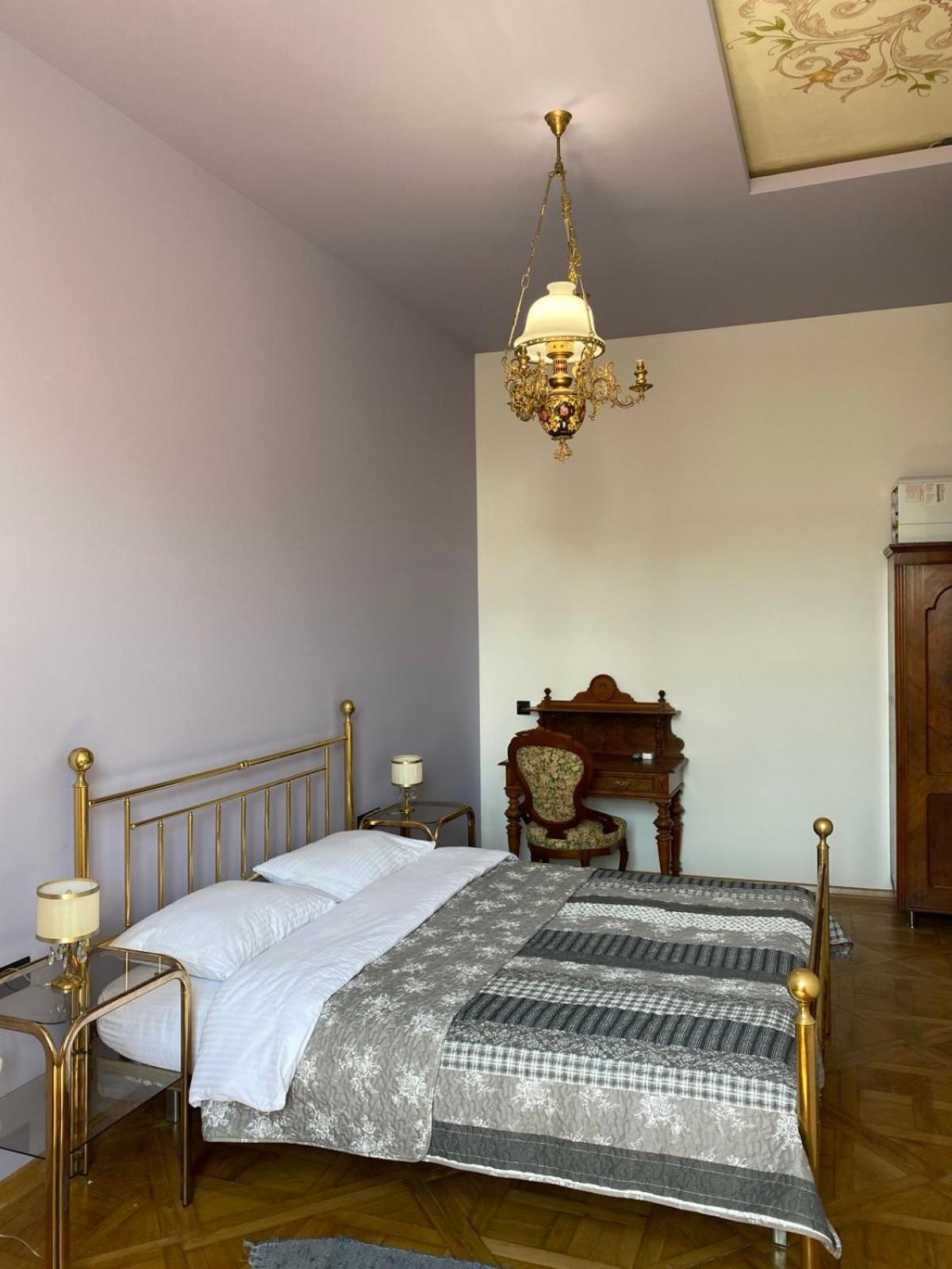 3 Bedrooms Apartment On Nasypna 3 Lviv Extérieur photo